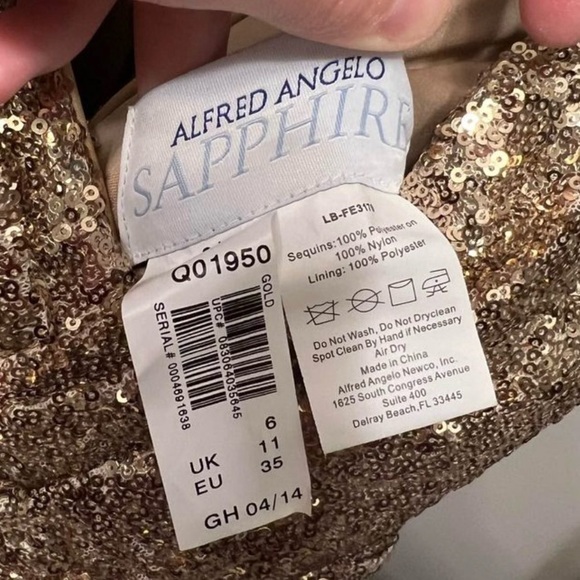 Gold sequin gown - Picture 5 of 5